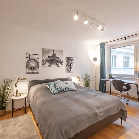 Modern City Center Apartment Вена Экстерьер фото