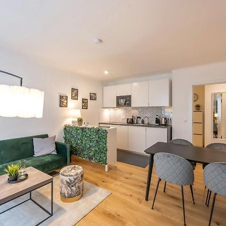 Modern City Center Apartment Вена Экстерьер фото