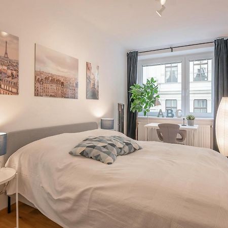 Modern City Center Apartment Вена Экстерьер фото