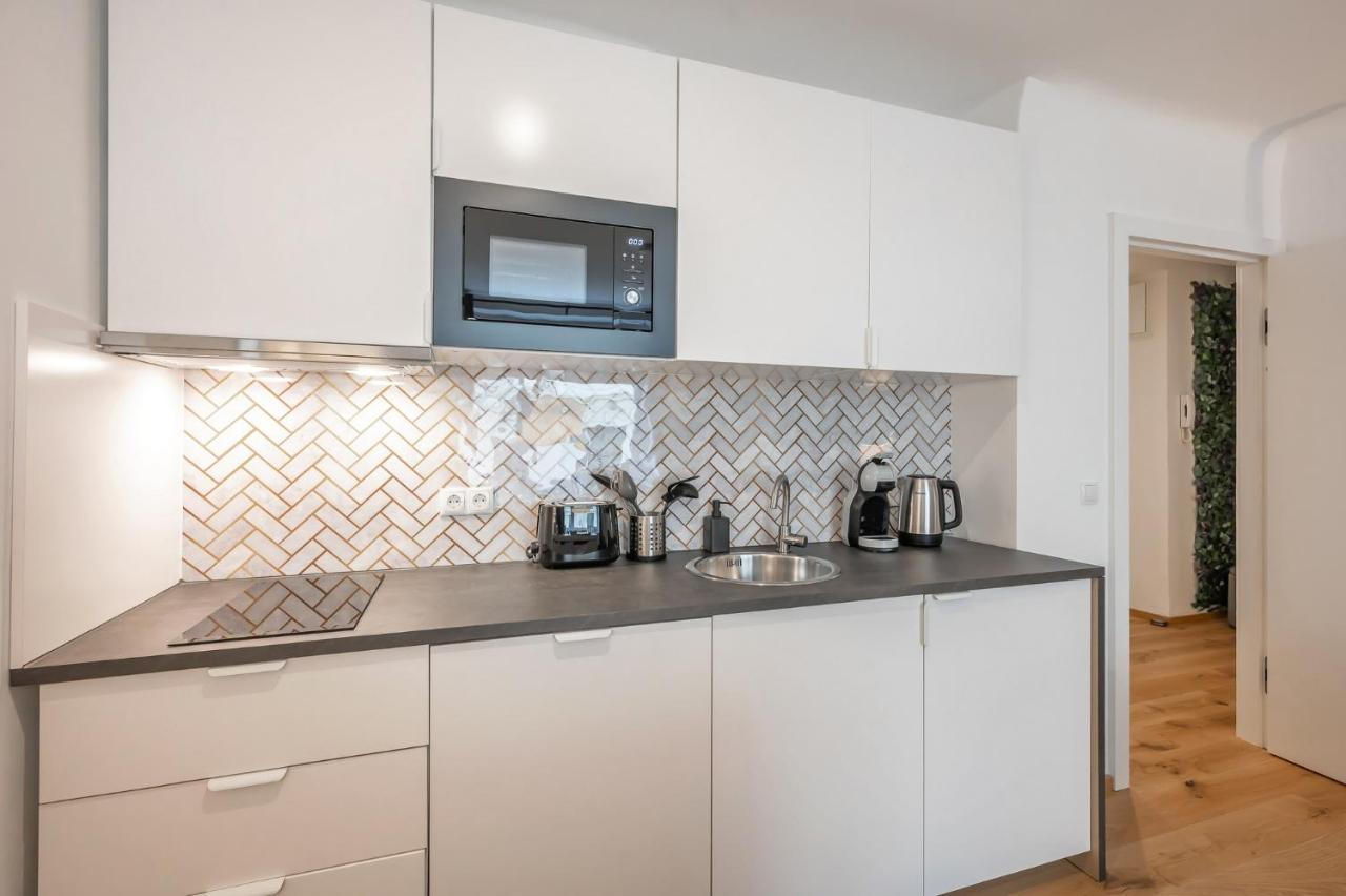 Modern City Center Apartment Вена Экстерьер фото