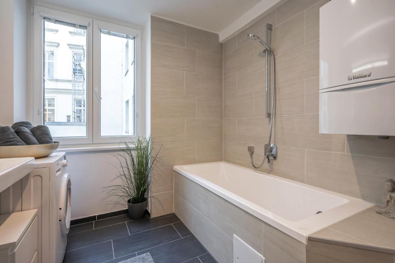 Modern City Center Apartment Вена Экстерьер фото