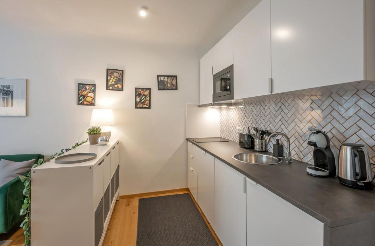 Modern City Center Apartment Вена Экстерьер фото
