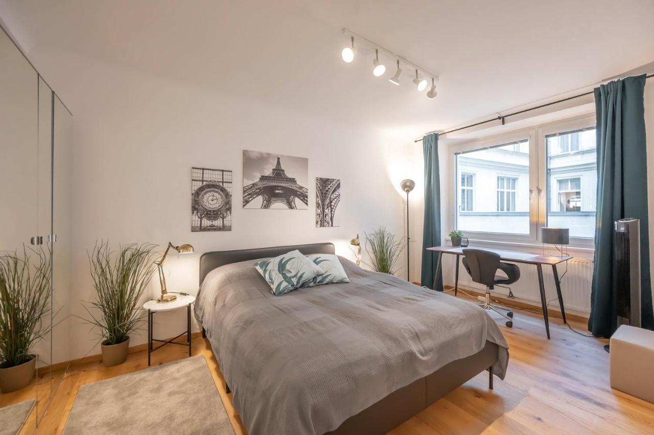 Modern City Center Apartment Вена Экстерьер фото