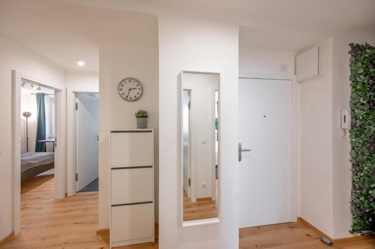 Modern City Center Apartment Вена Экстерьер фото