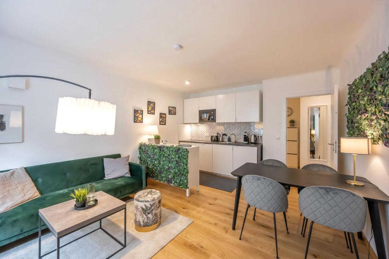 Modern City Center Apartment Вена Экстерьер фото