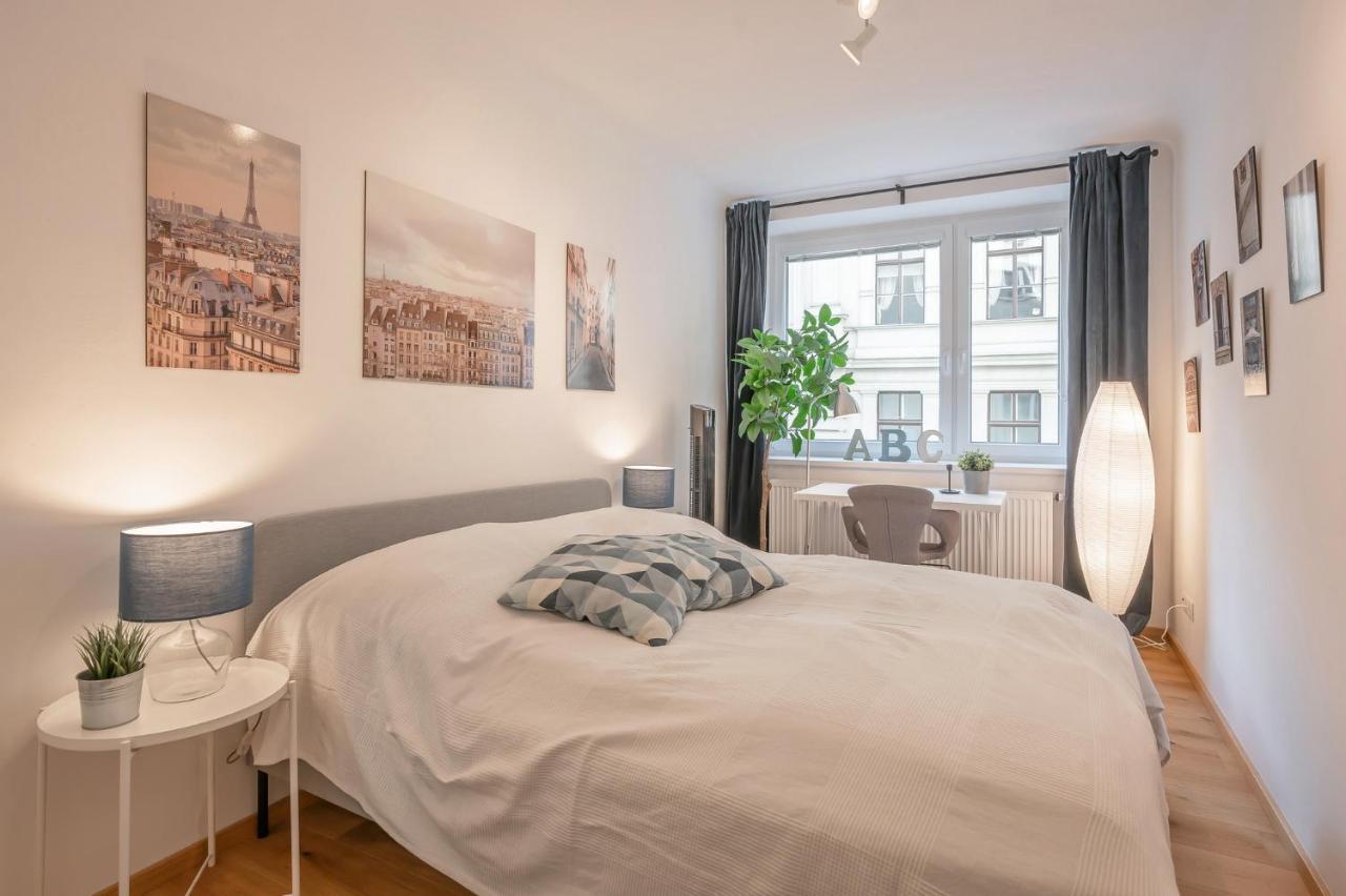 Modern City Center Apartment Вена Экстерьер фото